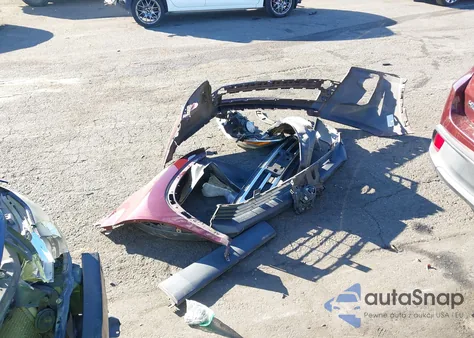 2019 Toyota Highlander Le Plus z USA, uszkodzony, nr VIN 5TDZZRFH8KS295377